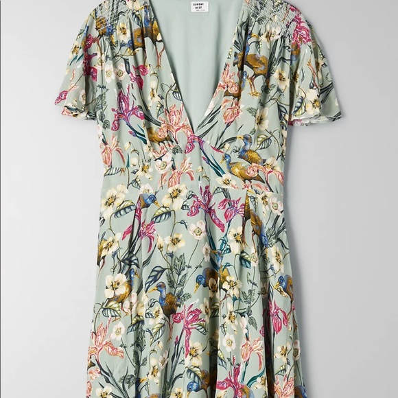 Aritzia Dresses & Skirts - Aritzia Sunday Best Vanessa Dress size S